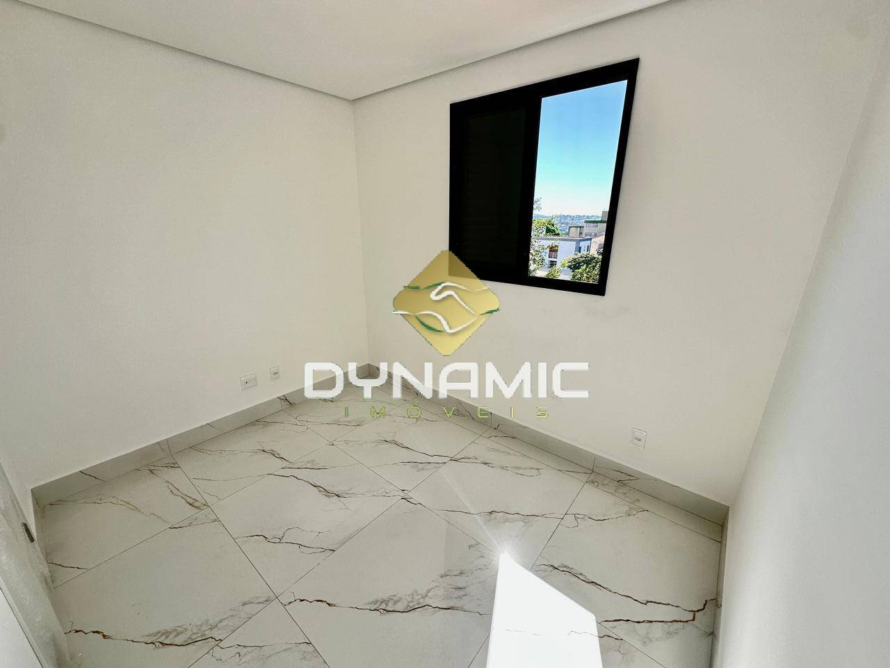 Apartamento à venda com 4 quartos, 140m² - Foto 11